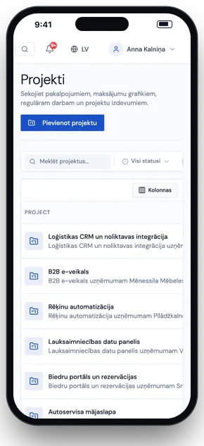 Projektu saraksts telefonā ar projektu nosaukumiem un aprakstiem (parauga dati)